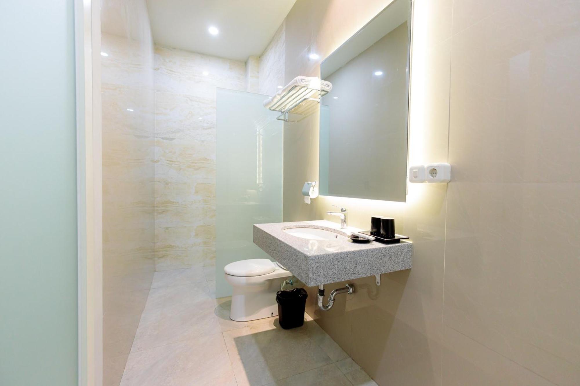 Sans Hotel 88 Andalan Surabaya By Reddoorz Eksteriør billede
