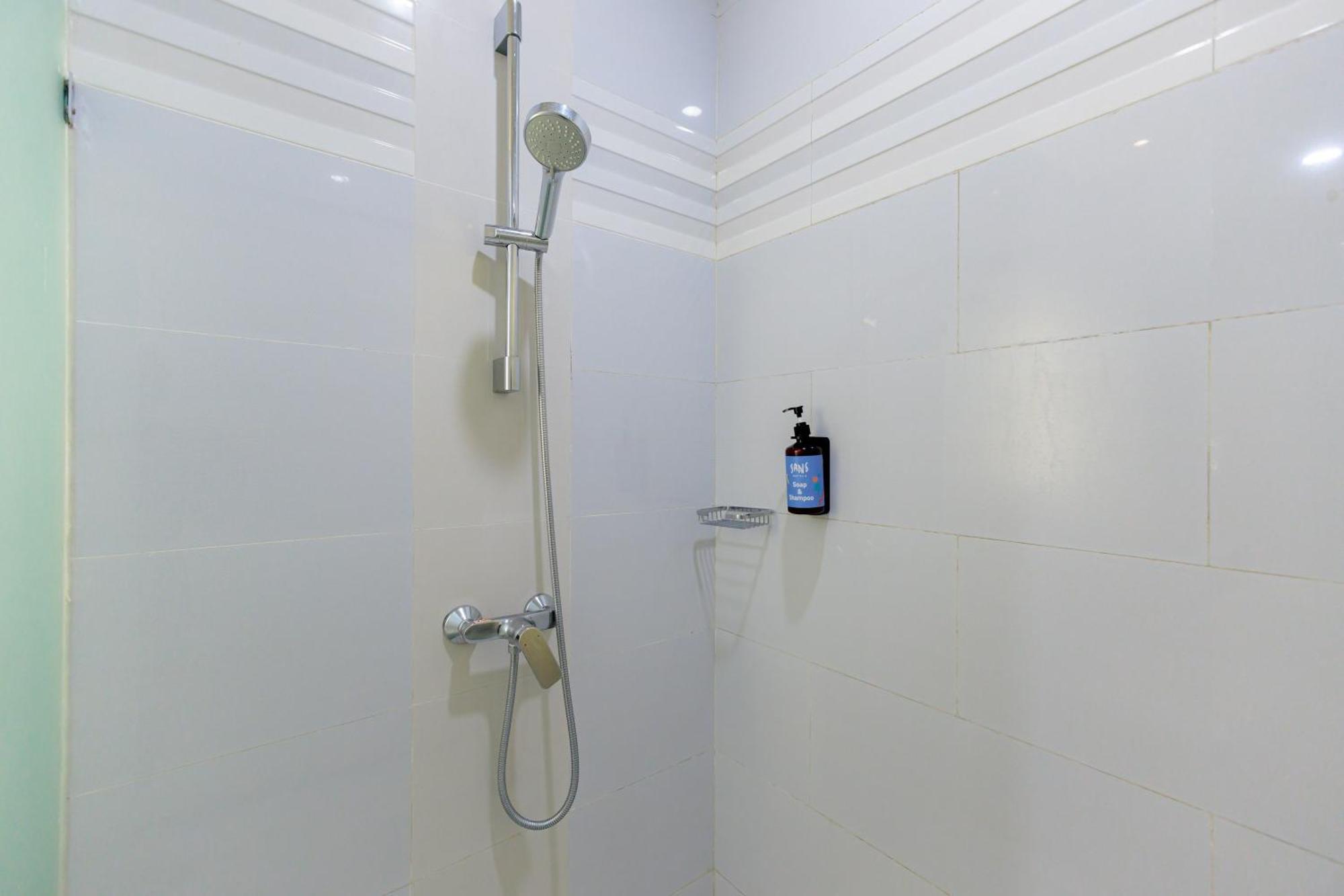 Sans Hotel 88 Andalan Surabaya By Reddoorz Eksteriør billede