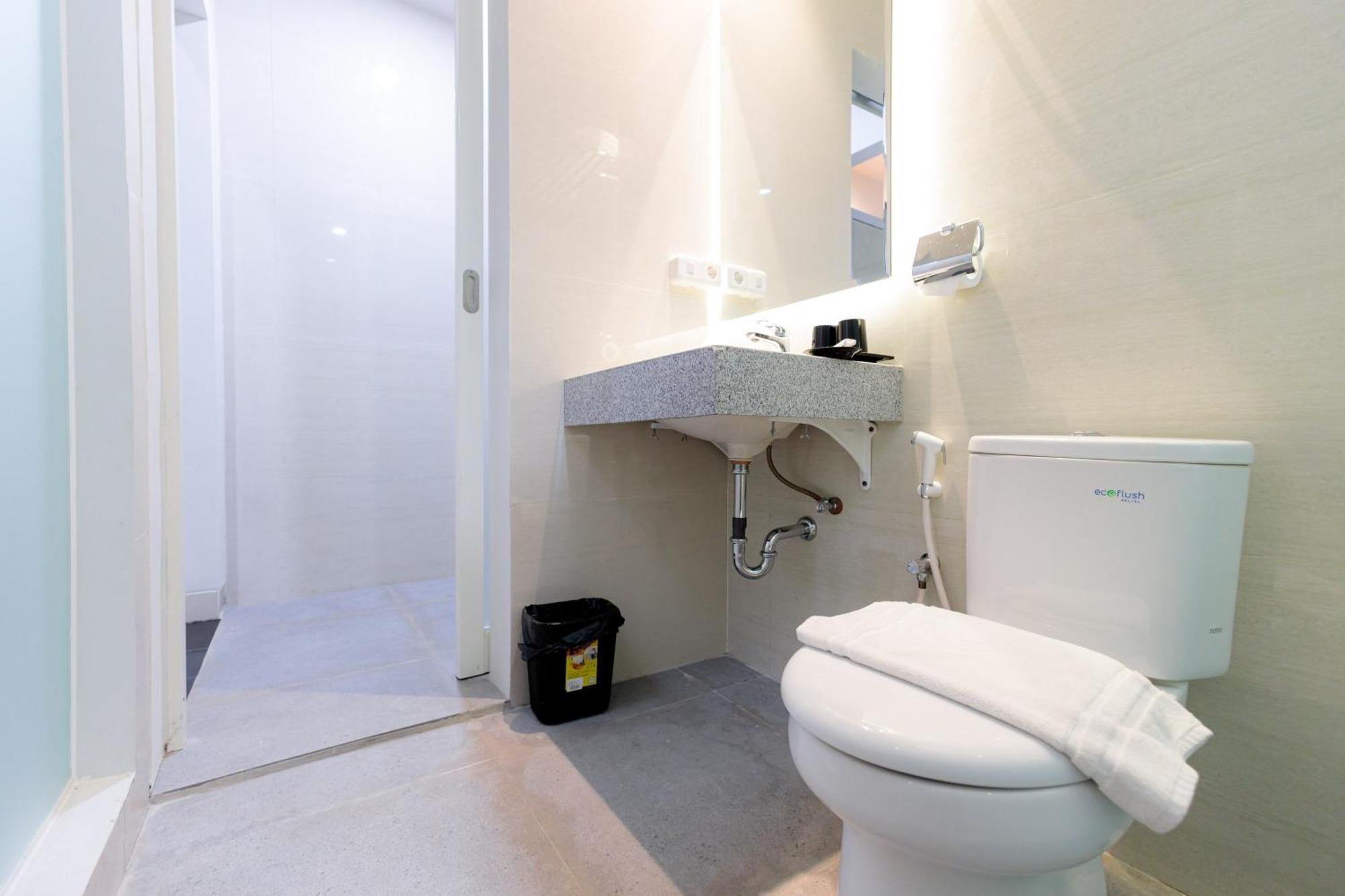 Sans Hotel 88 Andalan Surabaya By Reddoorz Eksteriør billede