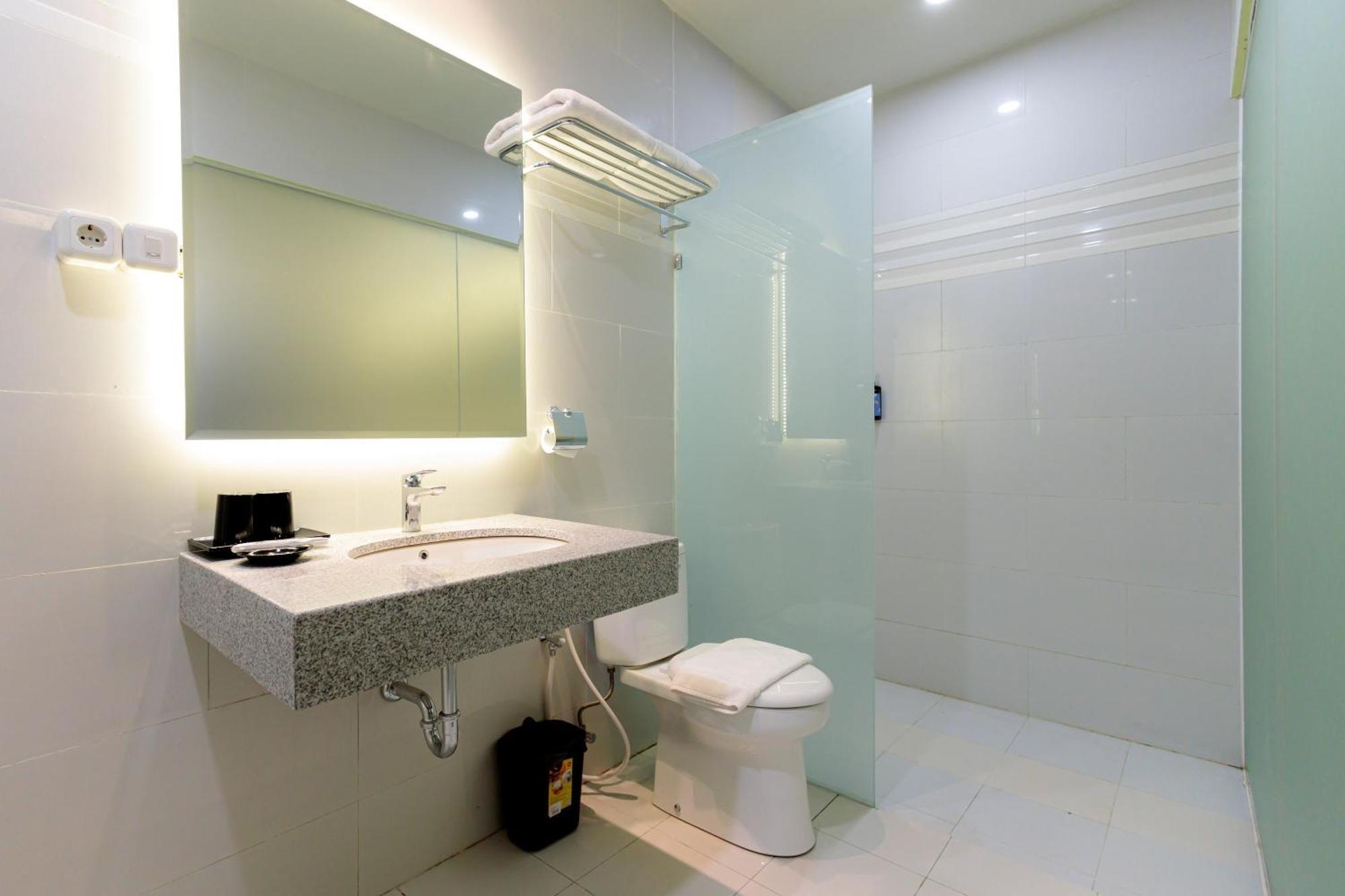 Sans Hotel 88 Andalan Surabaya By Reddoorz Eksteriør billede